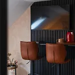 Charming & Cozy In The Heart Of
