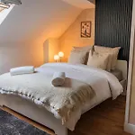 Charming & Cozy In The Heart Of