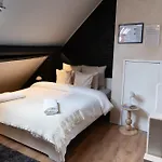 Lägenhet Charming & Cozy In The Heart Of