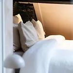 Charming & Cozy In The Heart Of Lägenhet *