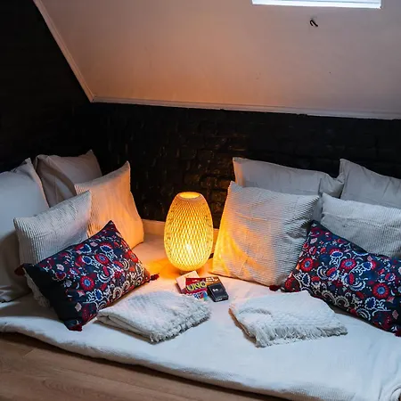 Charming & Cozy In The Heart Of Lägenhet