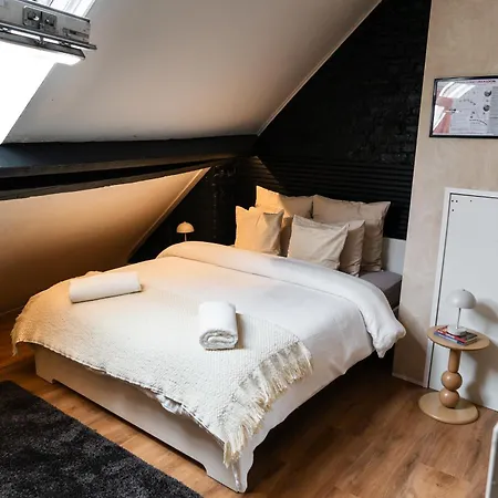 דירה Charming & Cozy In The Heart Of *