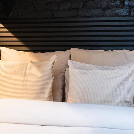 Charming & Cozy In The Heart Of *