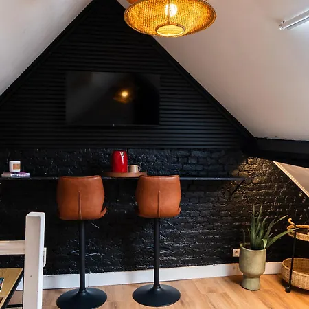 Daire Charming & Cozy In The Heart Of *