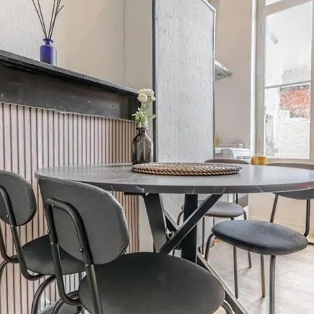 Charming & Cozy In The Heart Of