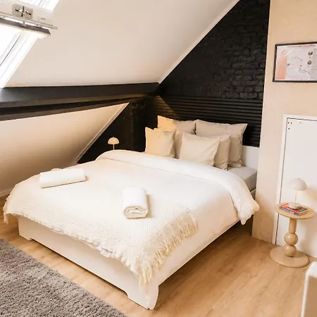 Charming & Cozy In The Heart Of アパート