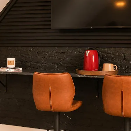 Charming & Cozy In The Heart Of *