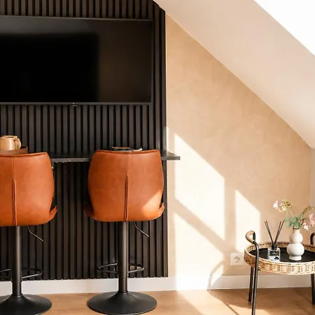 Charming & Cozy In The Heart Of
