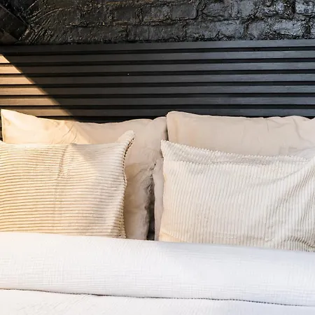 アパート Charming & Cozy In The Heart Of